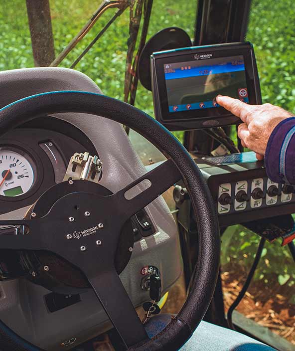 Ti7 agricultural display inside the Control Agro distributor tractor