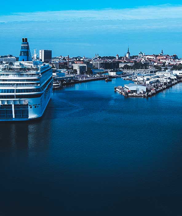 Kreuzfahrtschiff im Hafen von Tallinn