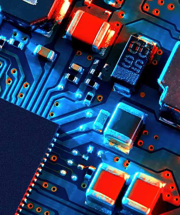 Primer plano de una placa electrónica de circuito impreso (PCB)