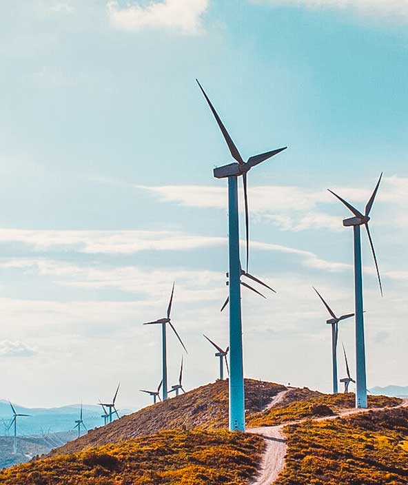 Aerogeneradores en un entorno montañoso