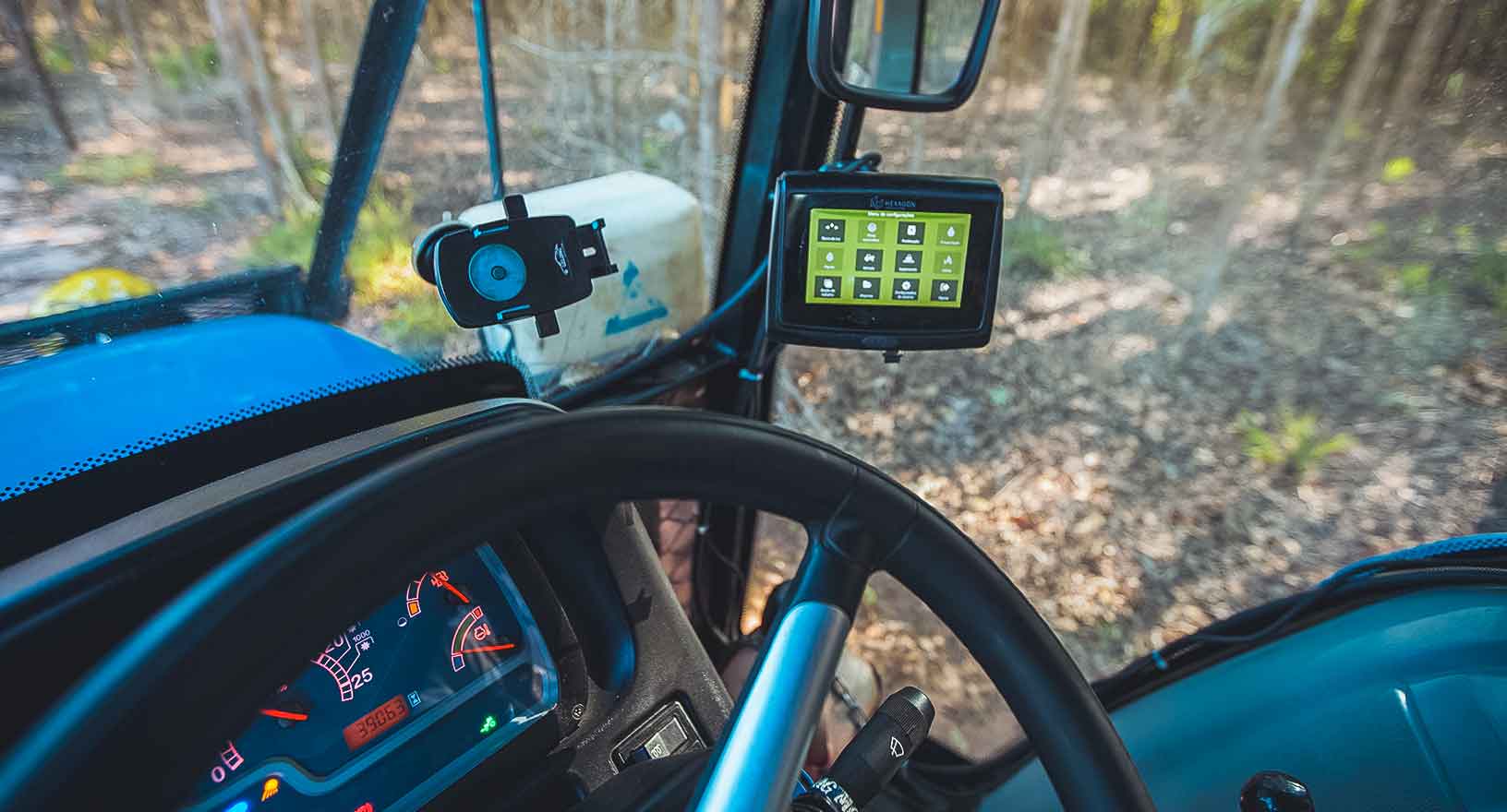 solución de agricultura de Hexagon montada en un vehículo forestal 